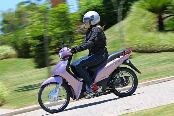 moto feminina pequena